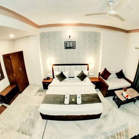 Tripli Udaipur Hotel Kültér fotó