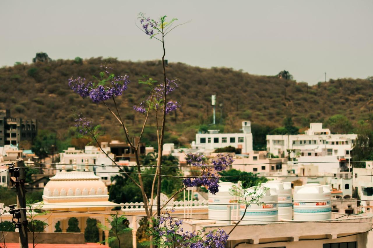 Tripli Udaipur Hotel Kültér fotó