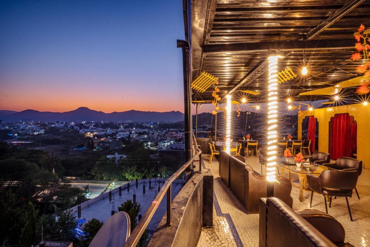 Tripli Udaipur Hotel Kültér fotó