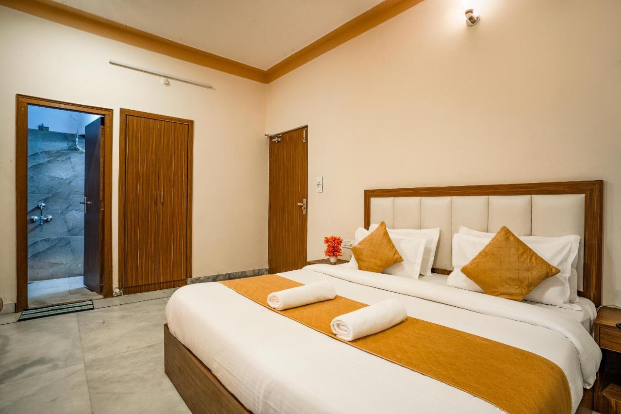 Tripli Udaipur Hotel Kültér fotó
