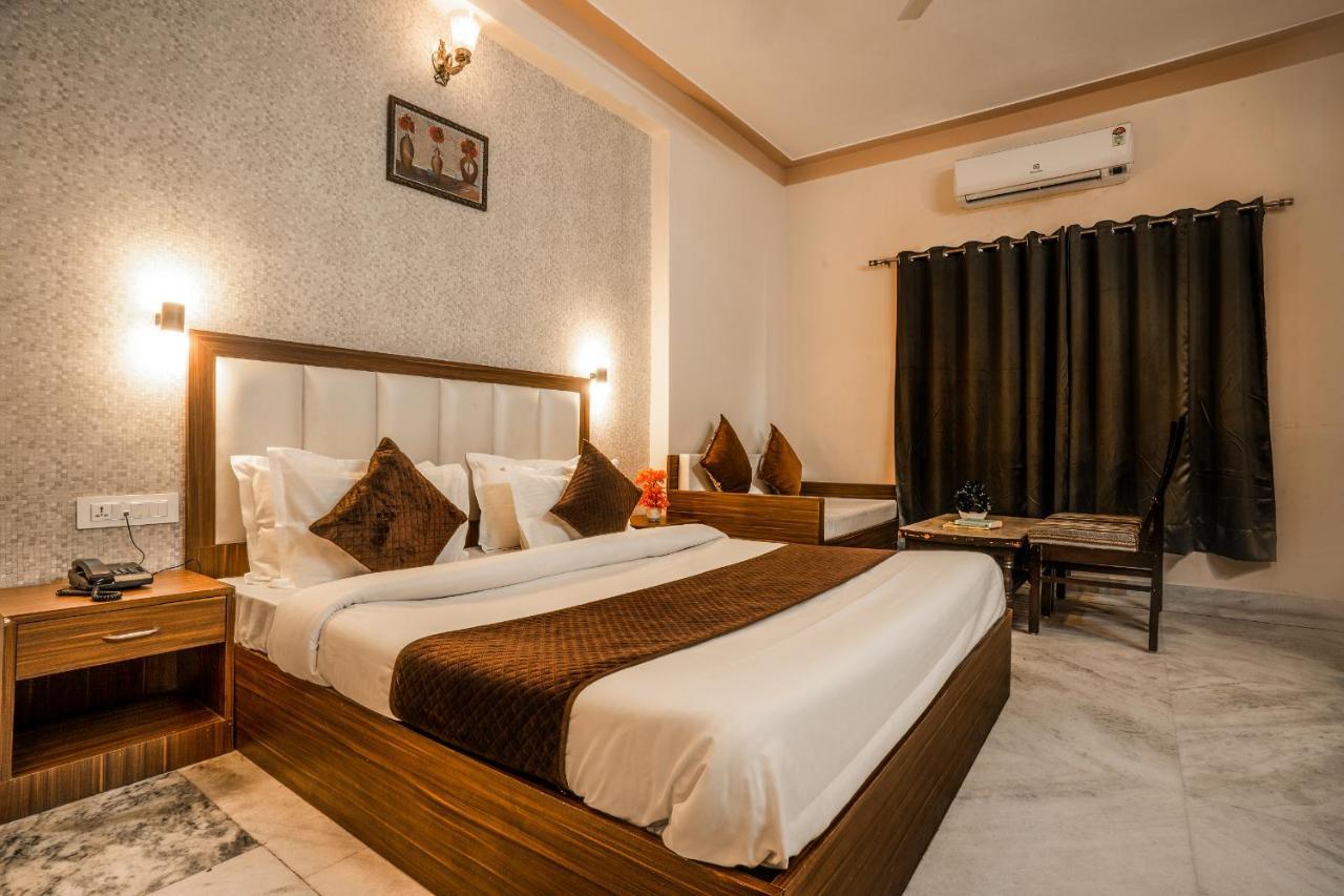 Tripli Udaipur Hotel Kültér fotó