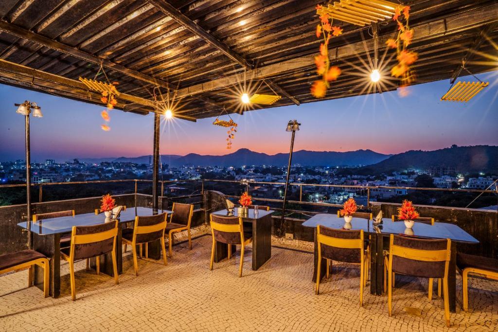 Tripli Udaipur Hotel Kültér fotó
