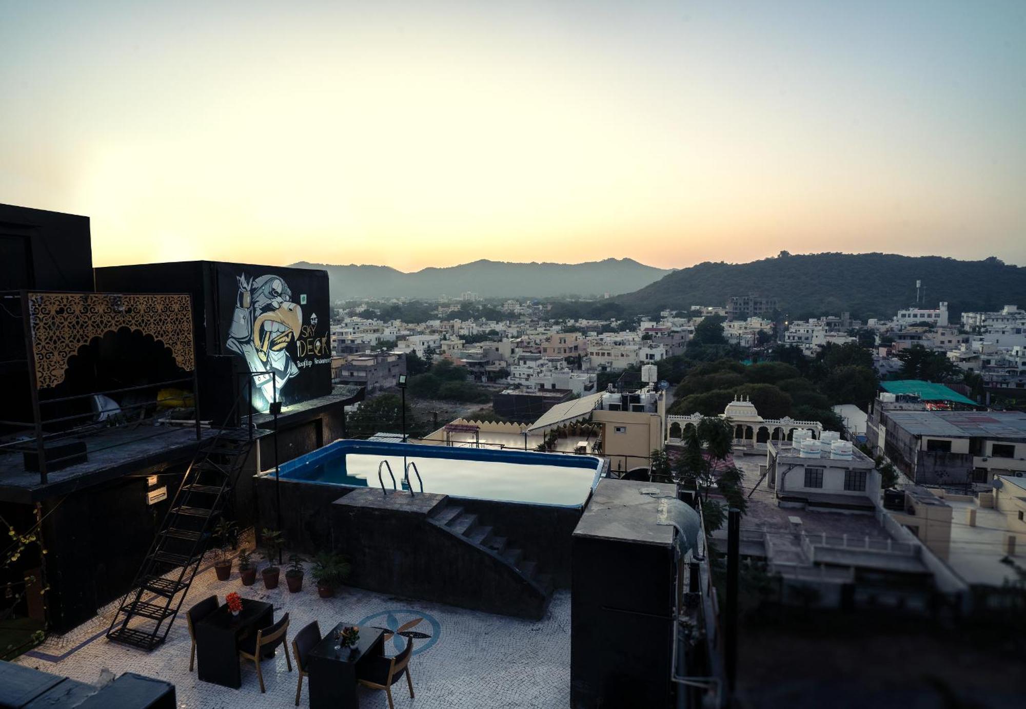Tripli Udaipur Hotel Kültér fotó