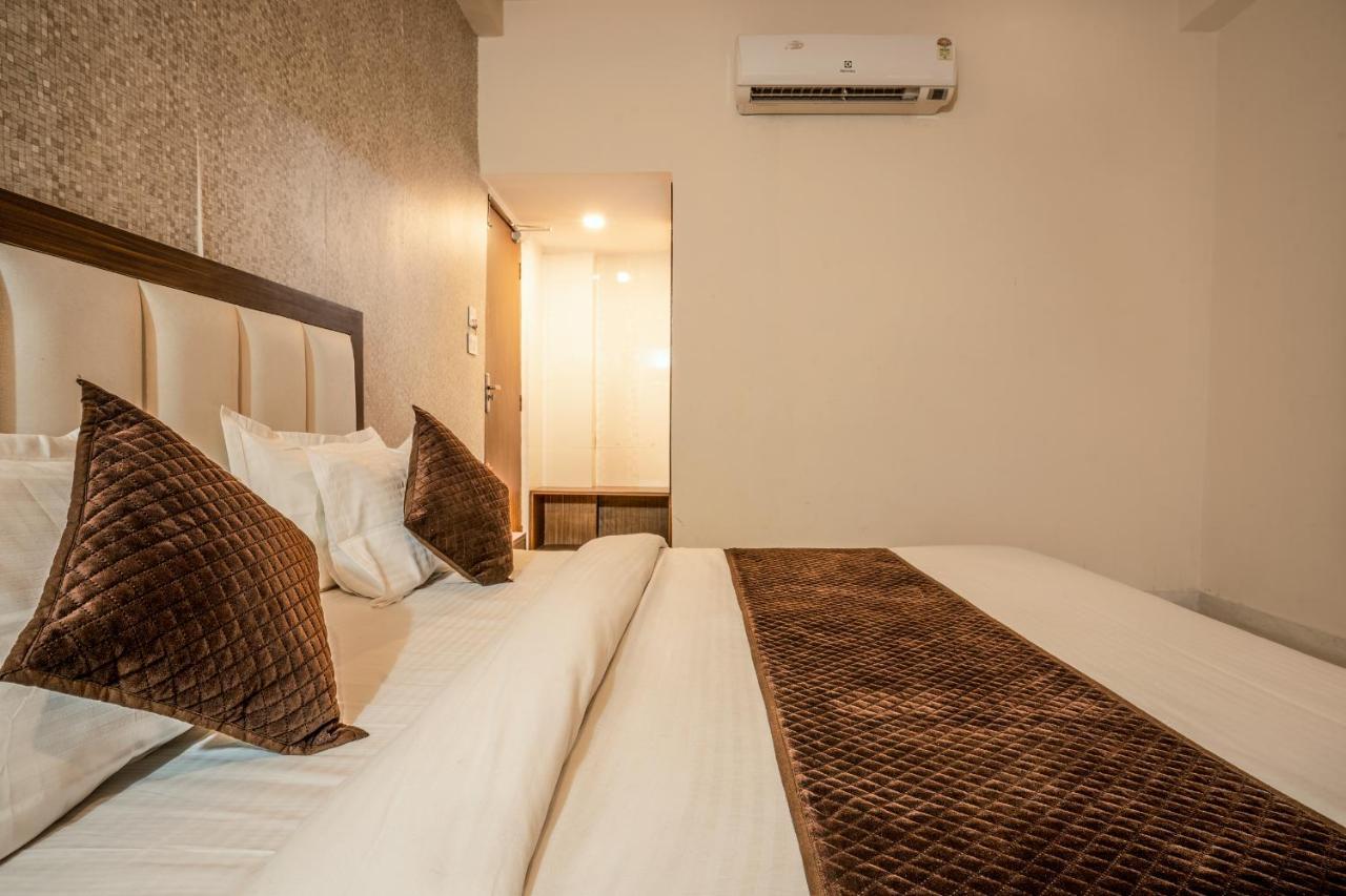 Tripli Udaipur Hotel Kültér fotó
