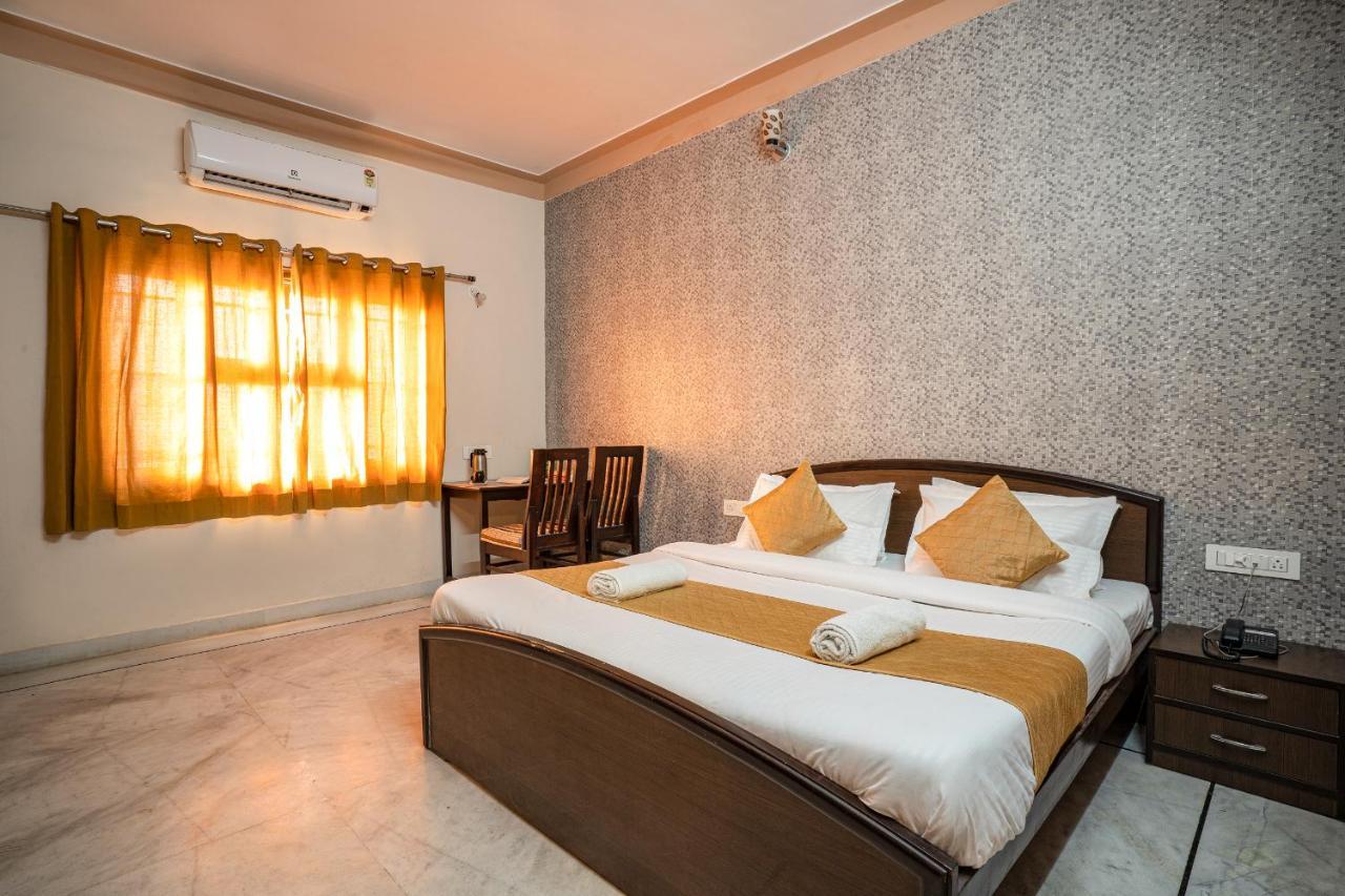 Tripli Udaipur Hotel Kültér fotó