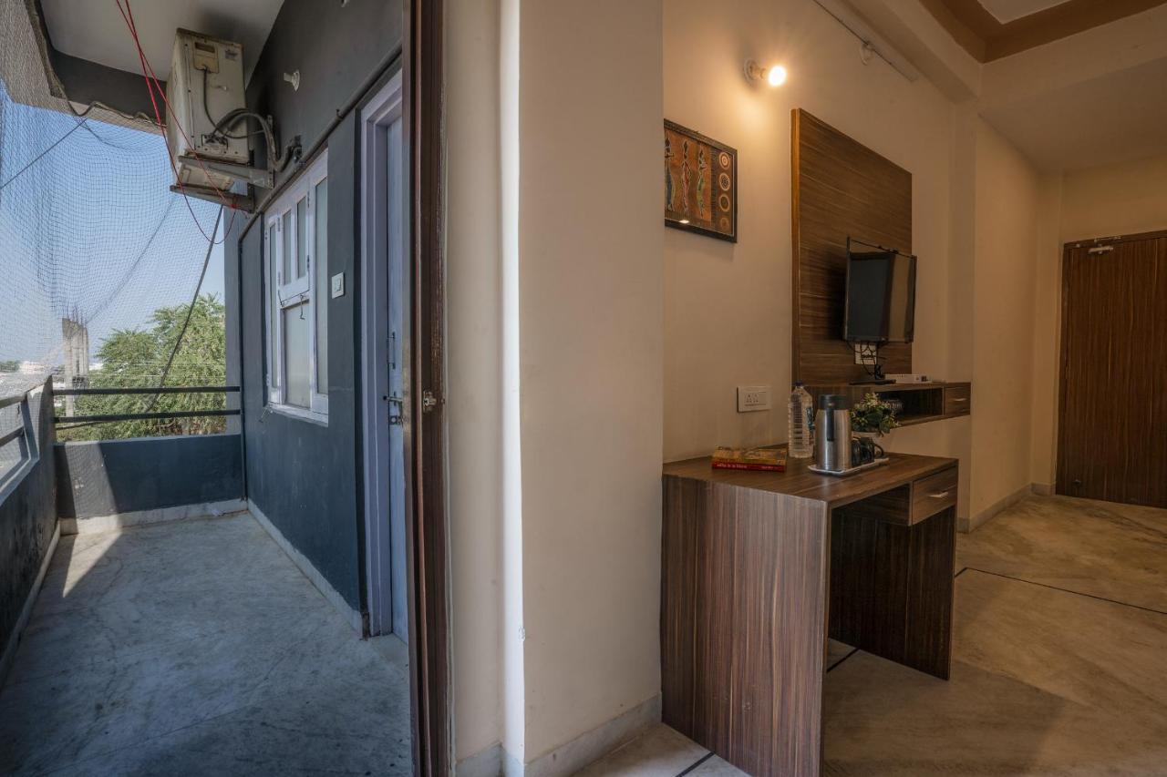 Tripli Udaipur Hotel Kültér fotó