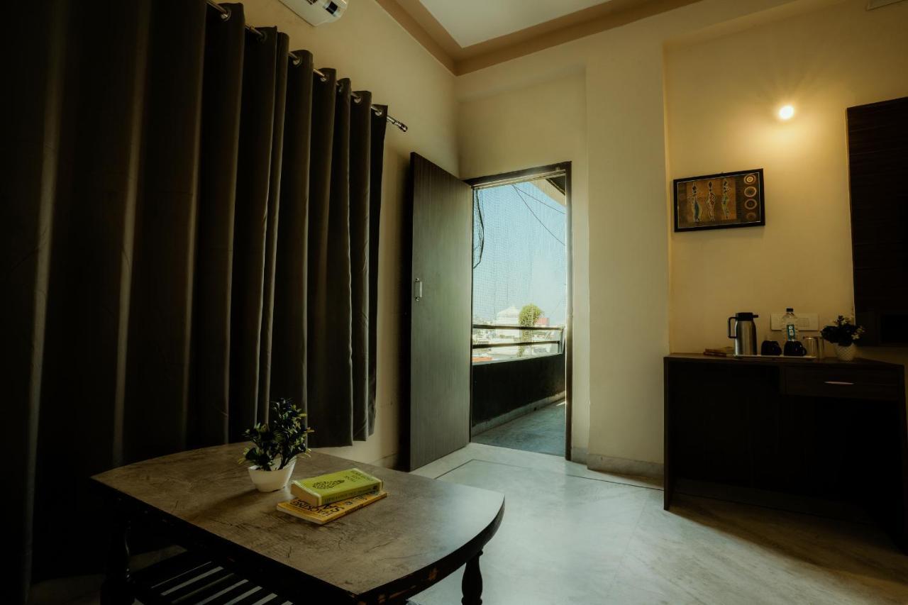 Tripli Udaipur Hotel Kültér fotó