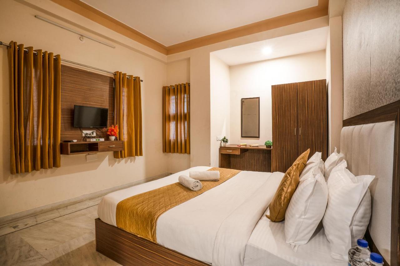 Tripli Udaipur Hotel Kültér fotó